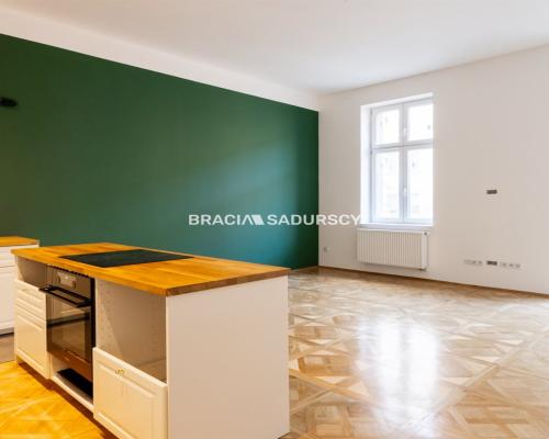 Trzy sypialnie w kamienicy pod Wawelem