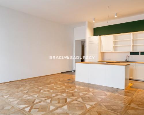 Trzy sypialnie w kamienicy pod Wawelem