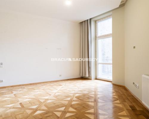 Trzy sypialnie w kamienicy pod Wawelem