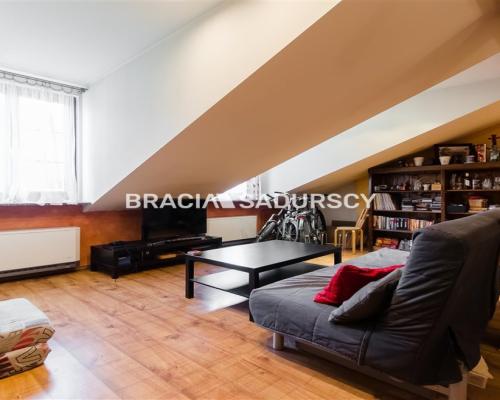 Eleganckie mieszkanie w zabytkowej kamienicy