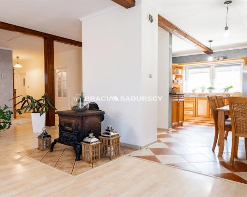 Duże mieszkanie, balkon, ogród,  blisko tramwaj