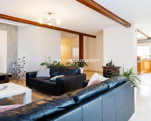 Duże mieszkanie, balkon, ogród,  blisko tramwaj