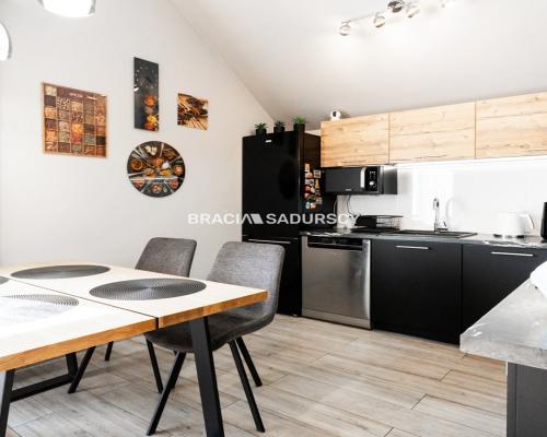 83m2+238m2 ogródek+dwa m. postojowe