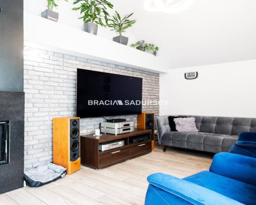 83m2+238m2 ogródek+dwa m. postojowe