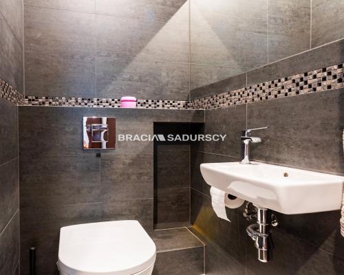 83m2+238m2 ogródek+dwa m. postojowe