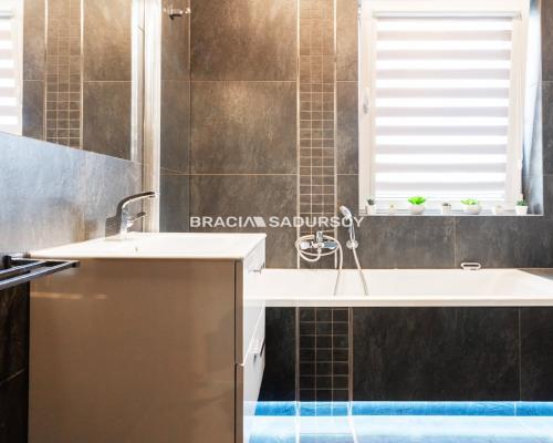 83m2+238m2 ogródek+dwa m. postojowe