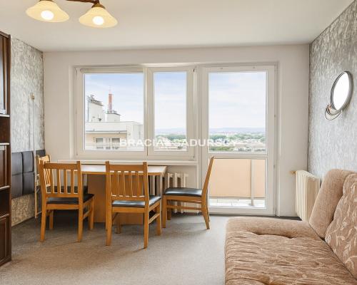 3 POKOJOWE USTAWNE DO REMONTU 52M2 UGOREK