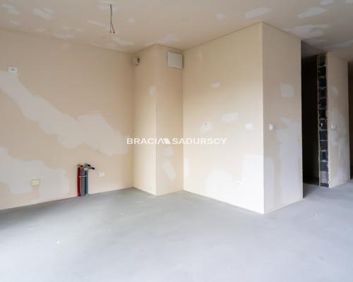 Nowoczesny jasny apartament w otoczeniu zieleni