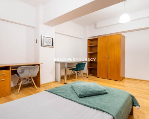 Lokal mieszkalno-usługowy w centrum.