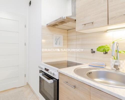 2 pokoje z balkonem, osobna kuchnia, III piętro