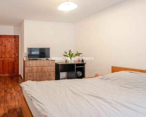 2 pokoje, osobna kuchnia parter, duży taras