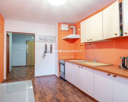 2 pokoje, osobna kuchnia parter, duży taras