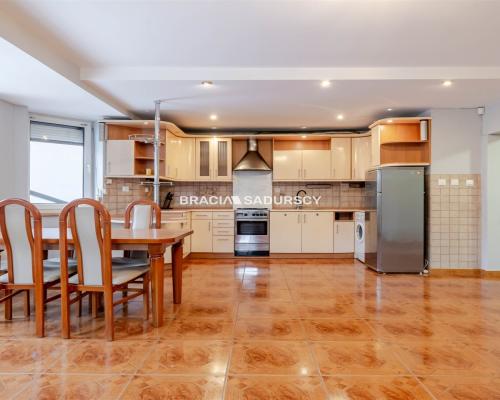 Kameralne 3 pokoje z dużym balkonem