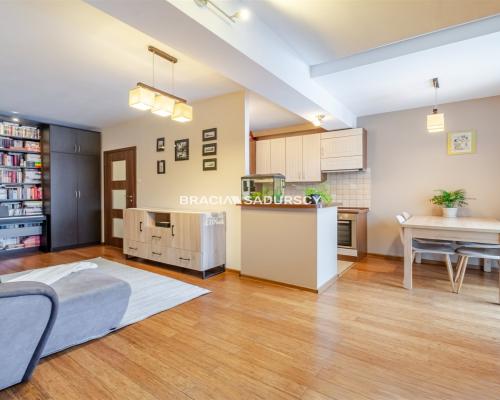 Dwupokojowe mieszkanie na strzeżonym osiedlu