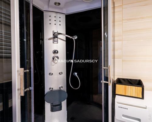 Wygodna kawalerka z balkonem widokowym.