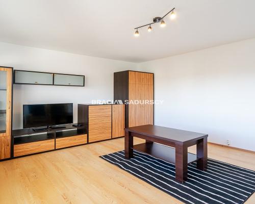 Wygodna kawalerka z balkonem widokowym.