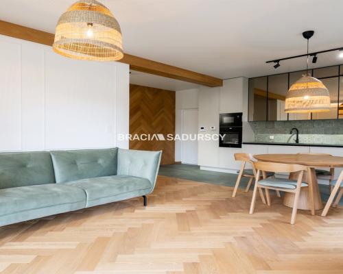 3 pokojowe, 62 m 2 , Kalwaria Zebrzydowska na zamkniętym osiedlu, plus dwa miejsca parkingowe.   
  

   

          Nieruchomo