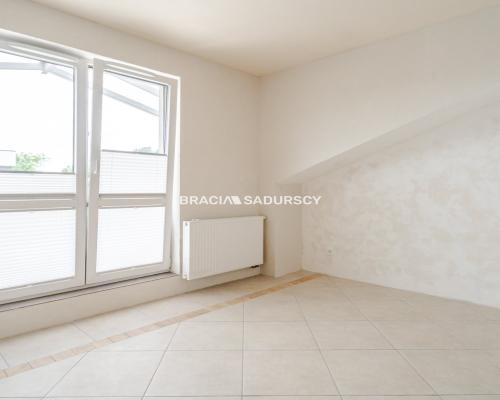 Łagiewniki, 3 pokojowe mieszkanie z garażem.