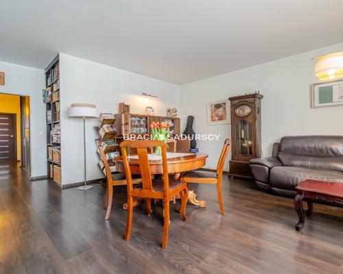 Mieszkanie z balkonem i miejscem postojowym