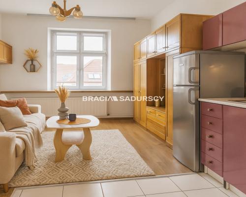 Na sprzedaż wyjątkowe mieszkanie inwestycyjne na Starym Mieście w okolicach Poczty Gł&oacute;wnej.    
 
Zadbana kamienica i po