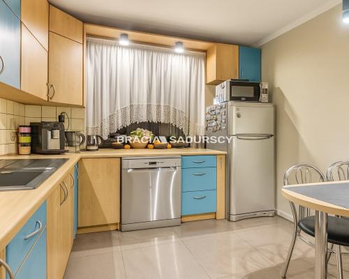 4 pokoje do zamieszkania z miejscem parkingowym