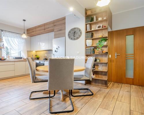 Bieżan&oacute;w - Prokocim 3-pokojowe mieszkanie 57 m&sup2; z 2 DUŻYMI TARASAMI !   
 
Na sprzedaż komfortowe, trzypokojowe mie