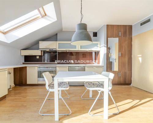 Kameralna kawalerka z balkonem