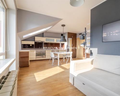 Kameralna kawalerka z balkonem