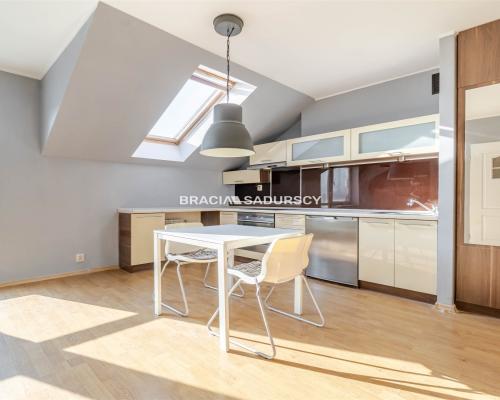 Kameralna kawalerka z balkonem