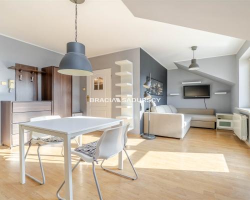 Kameralna kawalerka z balkonem