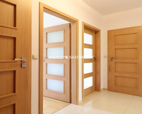 Przestronne 3-pokojowe mieszkanie z loggią oraz dwustanowiskowym miejscem parkingowym w podziemnym garażu, zlokalizowane w Star