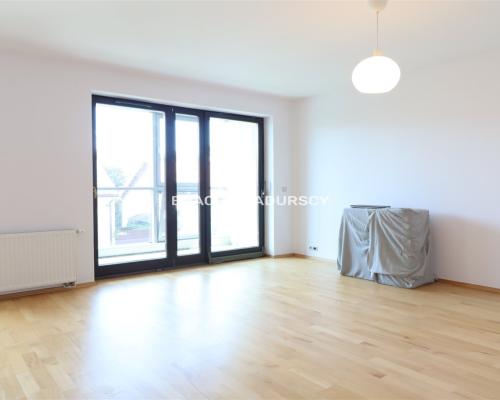 Przestronne 3-pokojowe mieszkanie z loggią oraz dwustanowiskowym miejscem parkingowym w podziemnym garażu, zlokalizowane w Star