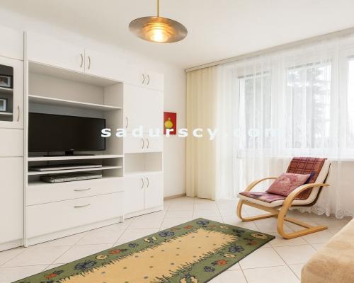 Ładne mieszkanie 20m2 z dużym balkonem i komórką lokatorską na Okęciu przy ul. Hynka. Drugie piętro w bloku 4-piętrowm.