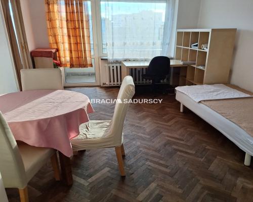 2-pok, ul. Królewska, parking dla mieszkańców