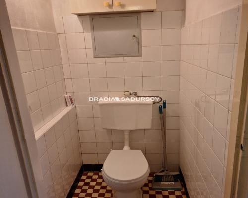 2-pok, ul. Królewska, parking dla mieszkańców