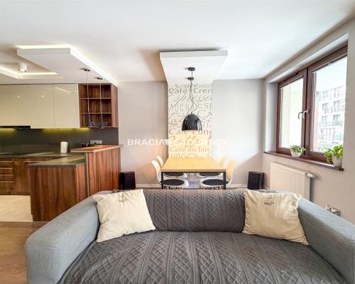 Komfortowe 2 pok z garażem i kom. lokatorską