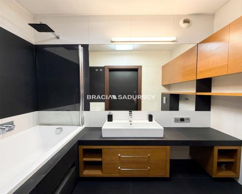 Komfortowe 2 pok z garażem i kom. lokatorską