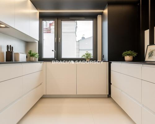 NOWOCZESNY APARTAMENT, 3-POK UL. MADALIŃSKIEGO