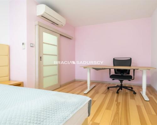 Dwie sypialnie na Ludwinowie, inwestycja z basenem