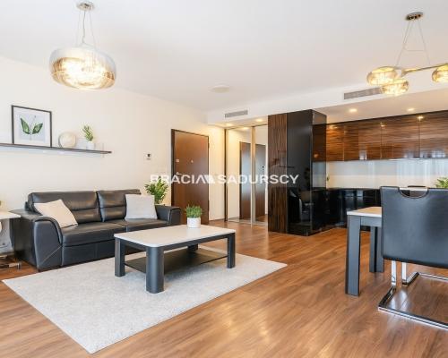 Wygodny elegancki apartament w centrum.