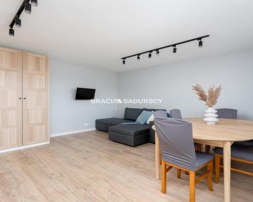 2-pokojowe, jasne z balkonem – ul. Wysłouchów!