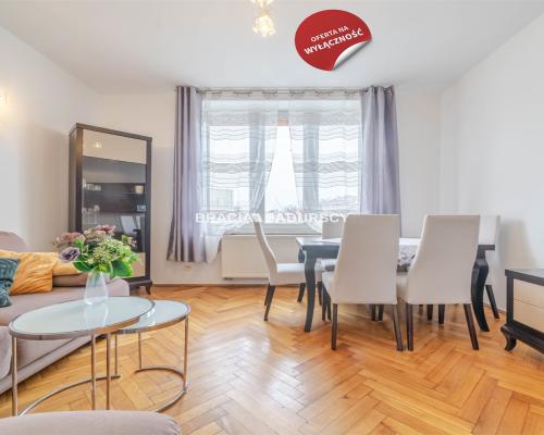 Wygodne mieszkanie w centrum z parkingiem.