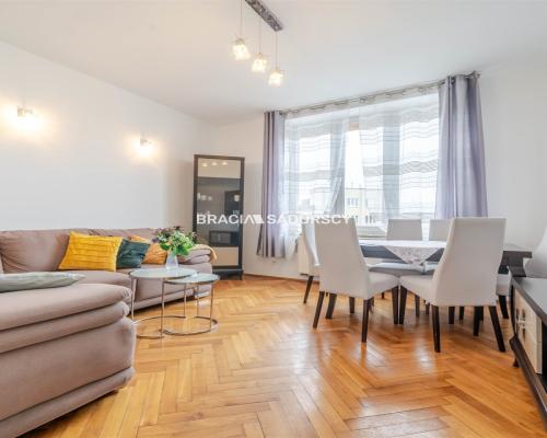 Wygodne mieszkanie w centrum z parkingiem.