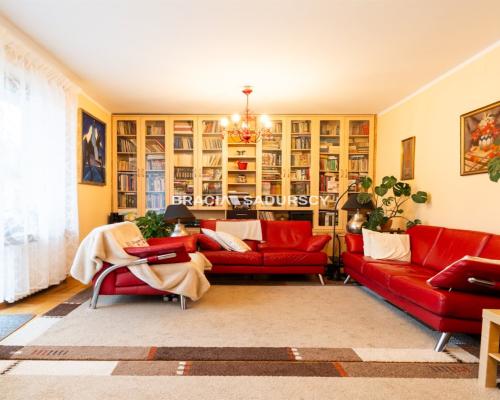 Działka z dwoma domami. Idzikowskiego.