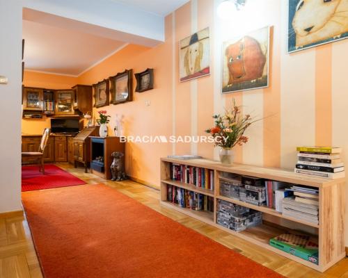 Działka z dwoma domami. Idzikowskiego.