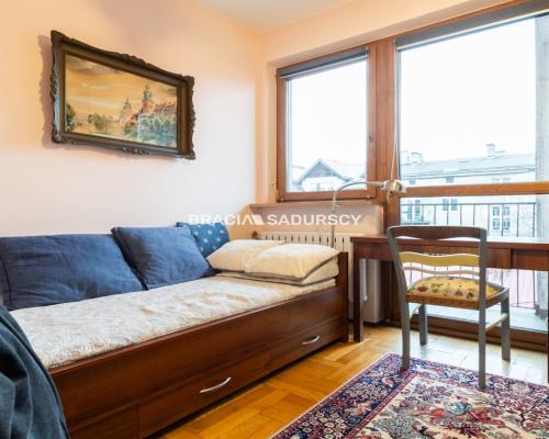 Działka z dwoma domami. Idzikowskiego.