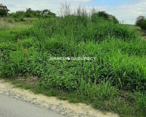 ZDJĘCIA W OGŁOSZENIU NALEŻĄ DO WŁAŚCICIELA OFERTY 
     
Skotniki - rejon ulicy Dobrowolskiego.    
 
Oferujemy do sprzedaży dz