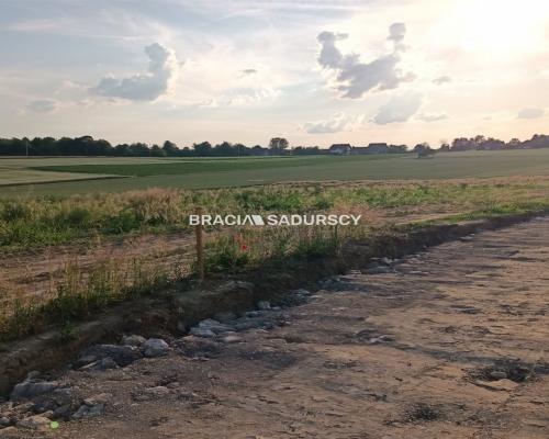 Działka 10,5 ara, gm. Iwanowice- Sieciechowice