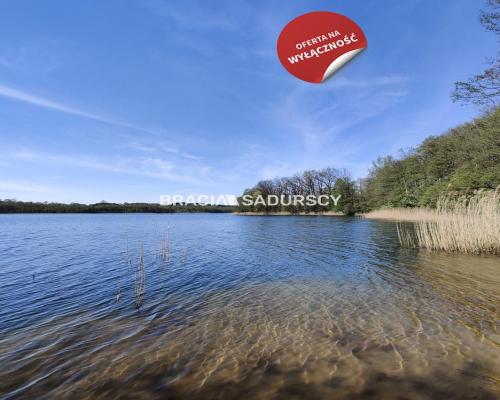 Wyjatkowa działka z własną linią brzegową jeziora.