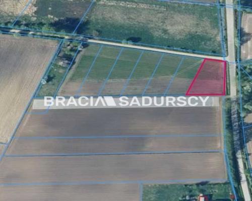 Działka w całości budowlana o pow.: 1464 m2